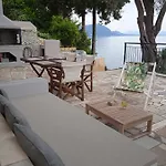 Dom wakacyjny Paul Seafront House Mesongí