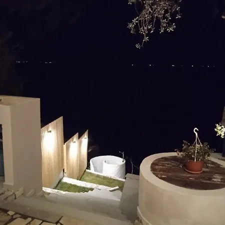 Paul Seafront House Tatil Evi Mesongí
