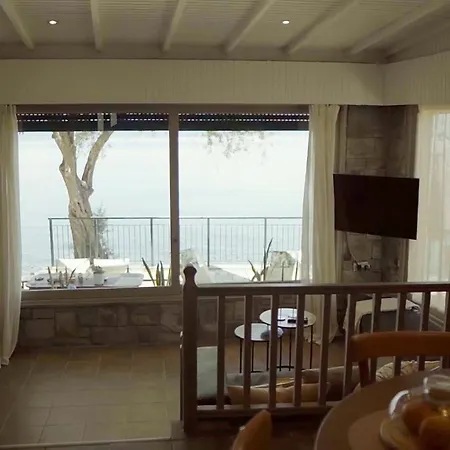 Paul Seafront House Tatil Evi Mesongí