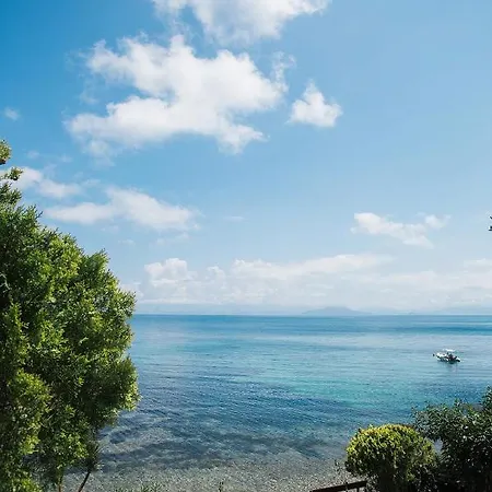 Holiday home Paul Seafront House Mesongi