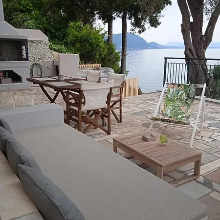 Holiday home Paul Seafront House Mesongi