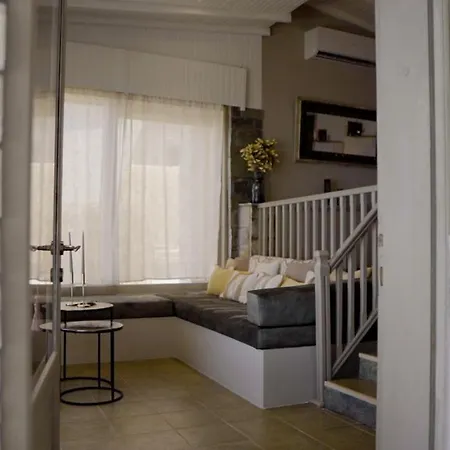 Paul Seafront House Holiday home Mesongi