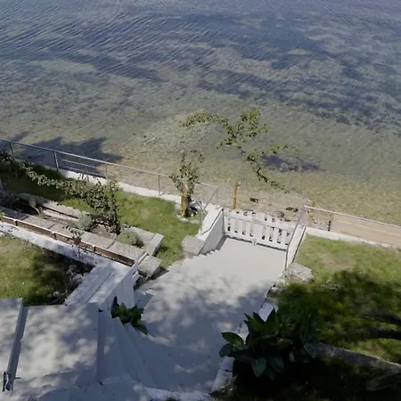 בית נופש Paul Seafront House