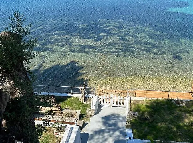 Paul Seafront House بيت للعطل
