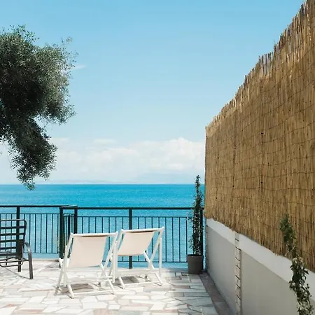 Semesterbostad Paul Seafront House Mesongí