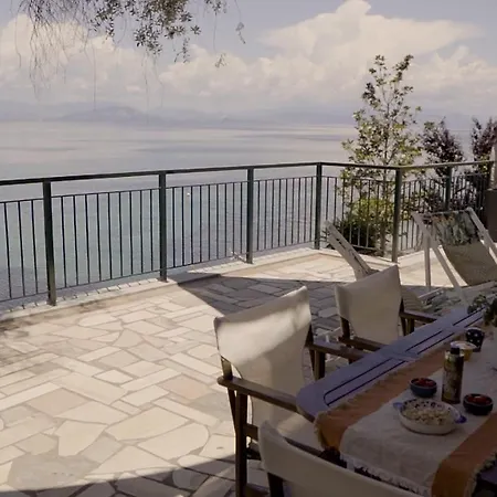 Paul Seafront House Ferienhaus Mesongí